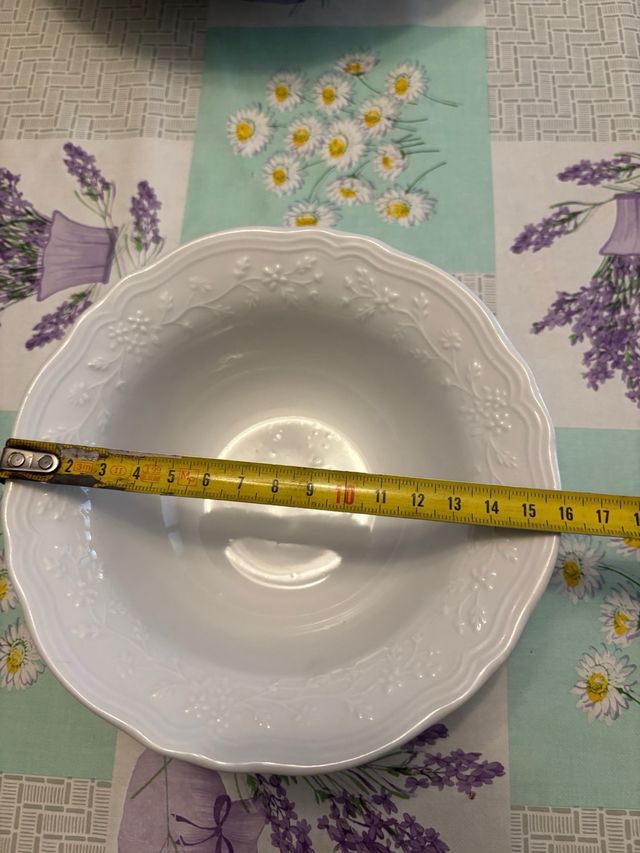 Zuppiera  e ciotole in ceramica