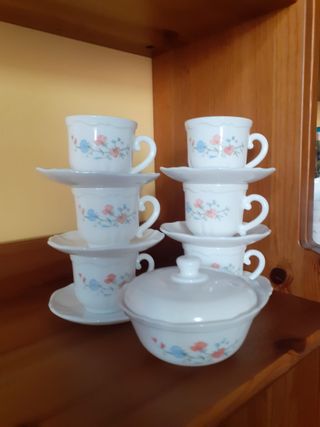 Juego arcopal con azucarero