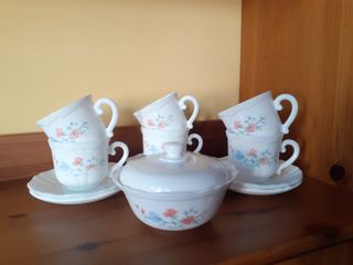 Juego arcopal con azucarero