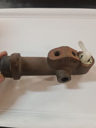 SIMCA 1200,bomba de freno nueva