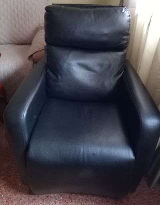 Sillón polipiel con reposapies