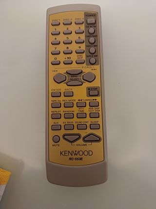 Equipo música con 2 altavoces y mando