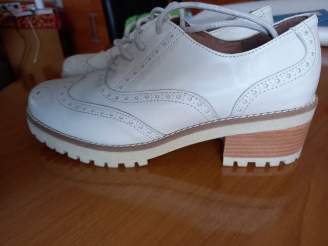 Zapato nuevo de cuero 100%.Talla 40 -41