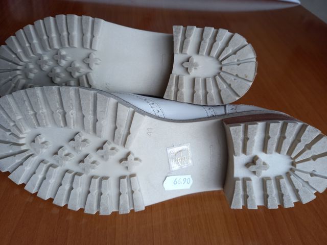 Zapato nuevo de cuero 100%.Talla 40 -41