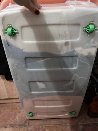 Caja bajocama con ruedas
