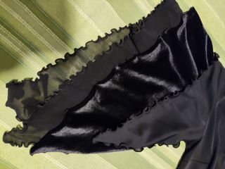 Abito nero monospalla