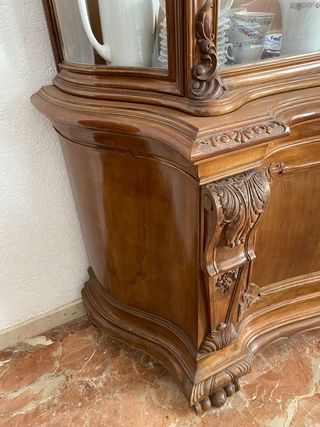 Vitrina de madera noble