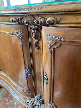 Vitrina de madera noble