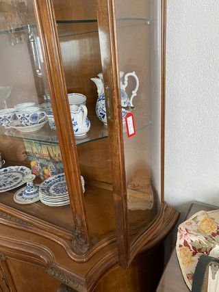 Vitrina de madera noble