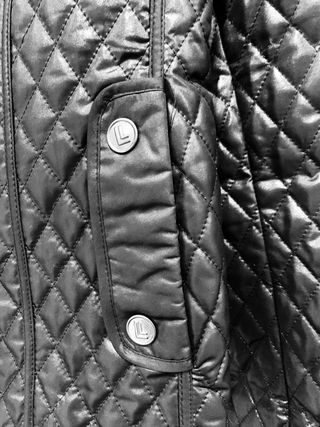 chaqueta negra poco acolchada Lasserre