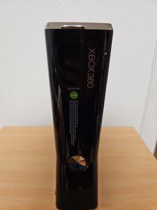 Consola Xbox 360 con juegos y volante