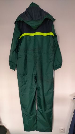 Mono o Traje impermeable.