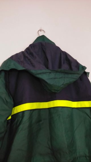 Mono o Traje impermeable.