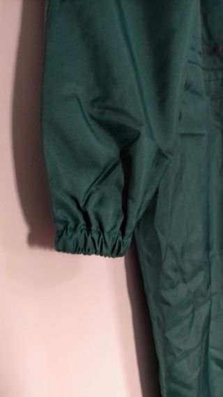 Mono o Traje impermeable.