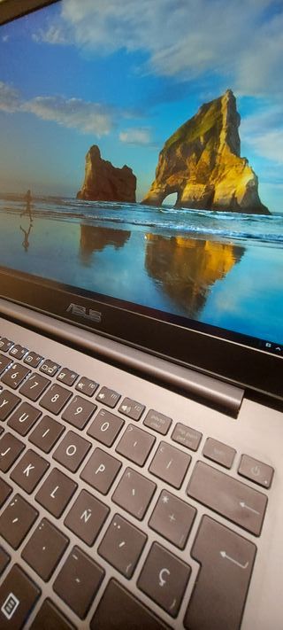 Portátil ASUS i7, 8Gb, 1TB. 1.2Kg. Perfecto estado