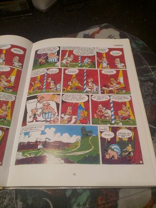 Astérix en inglés y catalán Tebeo
