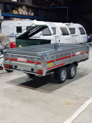 remolque doble eje ruedas dentro caja