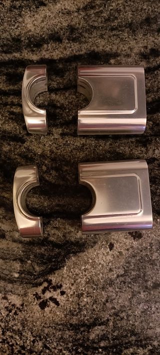 BMW r1200c. Abrazadera