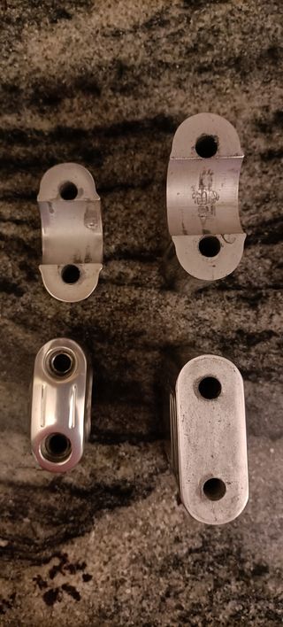 BMW r1200c. Abrazadera