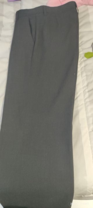 Traje chaqueta y pantalón Zara. Talla 36