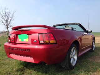 Ford Mustang 2000
