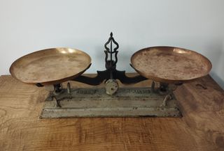 Antigua Balanza de Dos Platos Gris de 5kg