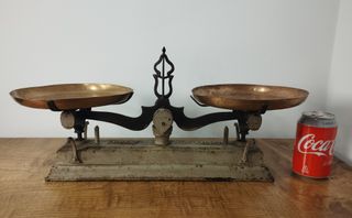 Antigua Balanza de Dos Platos Gris de 5kg