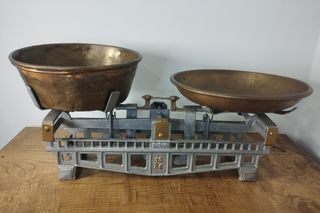 Antigua Balanza de Dos Platos Gris de 10kg