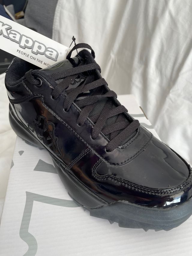 Ténis Kappa patenteado em pele