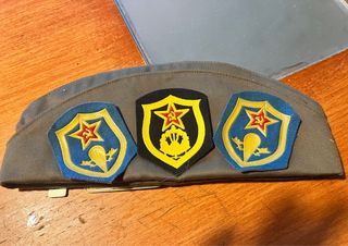 Gorro PILOTKA SOVIÉTICO con insignias. URSS.