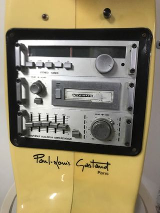 Antigua radio diseñador francés