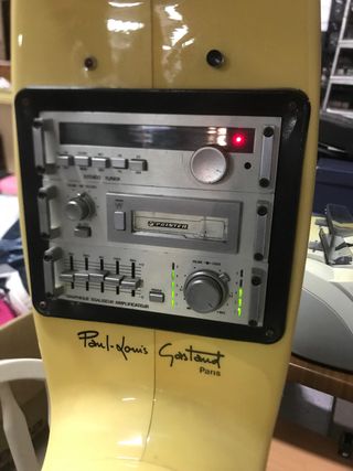 Antigua radio diseñador francés