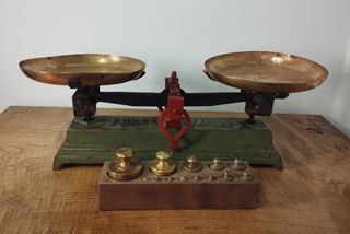 Antigua Balanza de Dos Platos Verde de 10kg