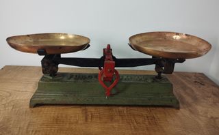 Antigua Balanza de Dos Platos Verde de 10kg