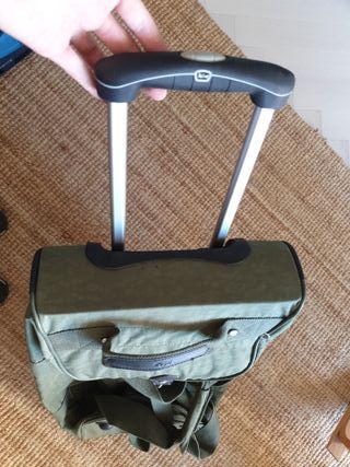 Maleta Kipling de viaje con ruedas
