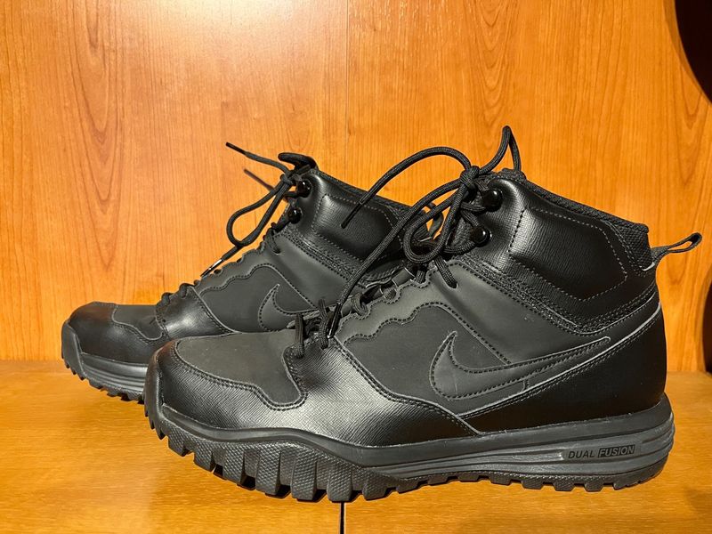 NIKE DUAL FUSION HILLS MID LEATHER T44 de segunda mano por 60 EUR
