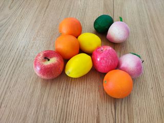 Frutas artificiales decorativas
