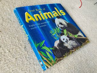 Libro infantil  EN INGLÉS First book of Animals