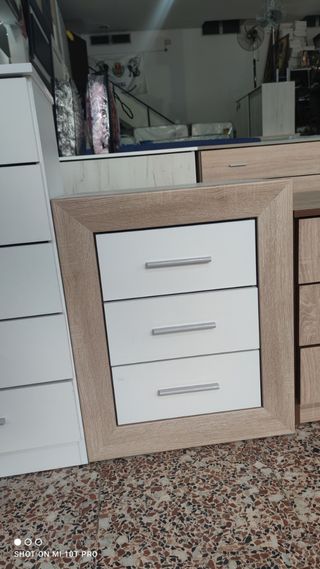 Mesita d noche sin estrenar