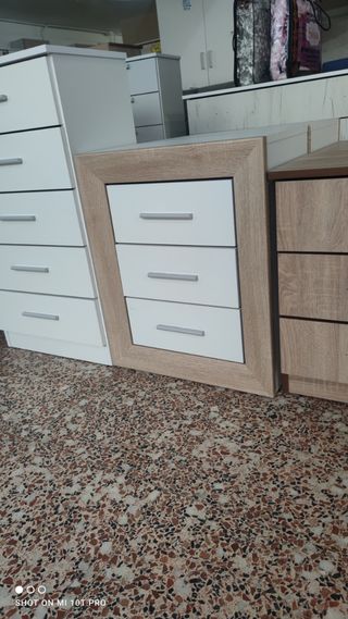 Mesita d noche sin estrenar