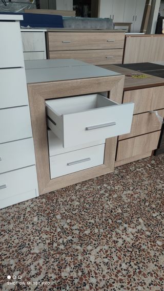 Mesita d noche sin estrenar