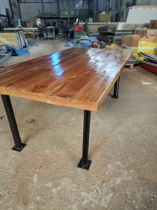 Mesa madera con patas de acero