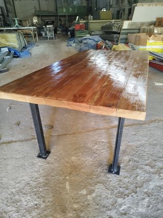 Mesa madera con patas de acero