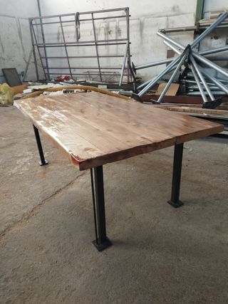 Mesa madera con patas de acero
