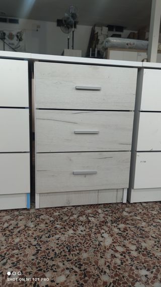 Mesita de noche sin estrenar