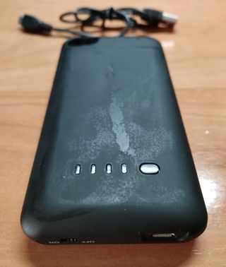 Custodia con batteria per iPhone 4 e 4s