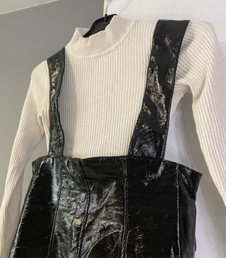 Falda/vestido cuero con tirantes