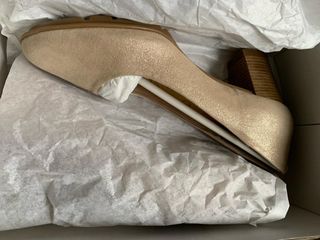 Zapatos de salón beige