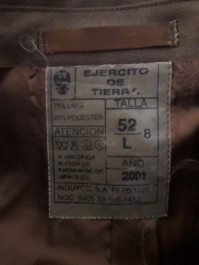 EjercitoEspañol.talla L52 traje.camisas 42.