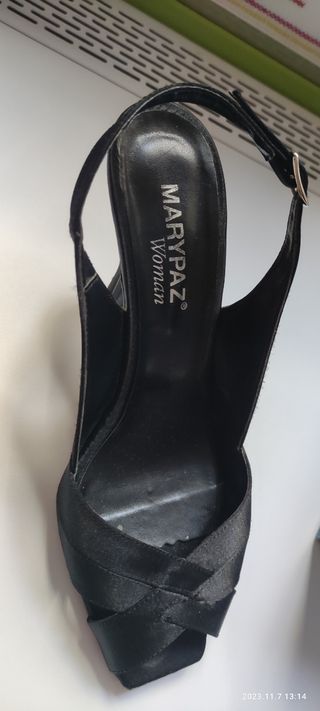 Zapato fiesta raso negro. 38